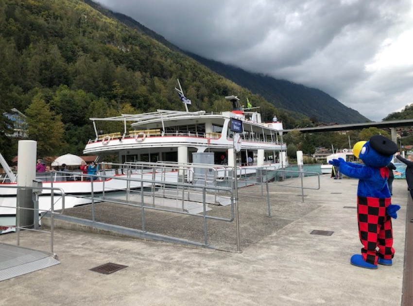 Globi an der Ländte in Interlaken Ost