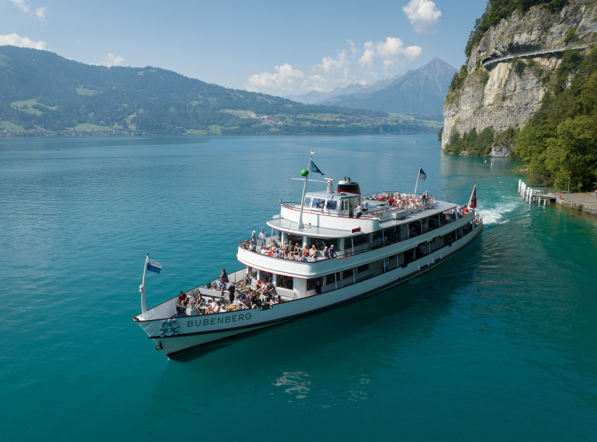 Schiff an der Schiffländte Sundlauenen