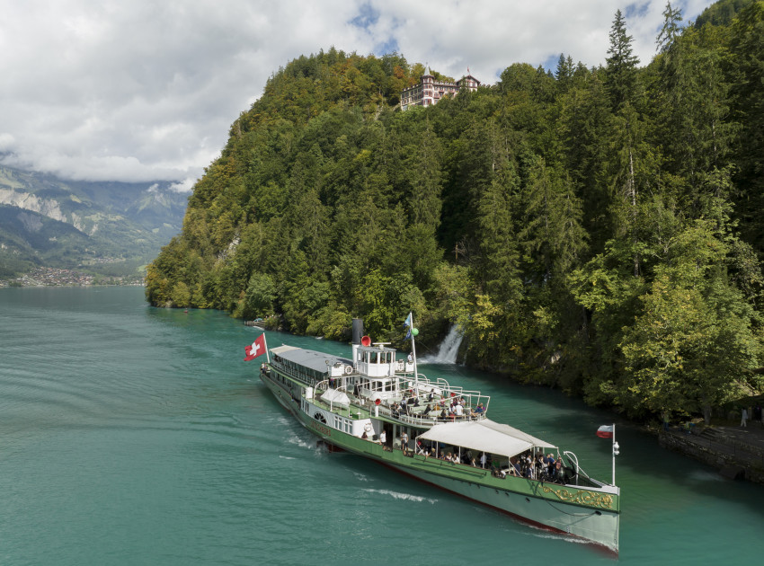 DS Lötschberg vor Grandhotel Giessbach