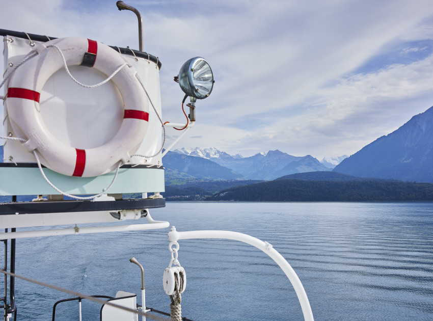 Nautische Elemente Blümlisalp mit Niesen im Hintergrund