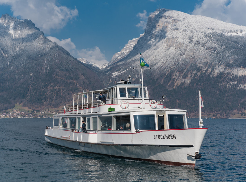 MS Stockhorn im Winter auf dem Thunersee