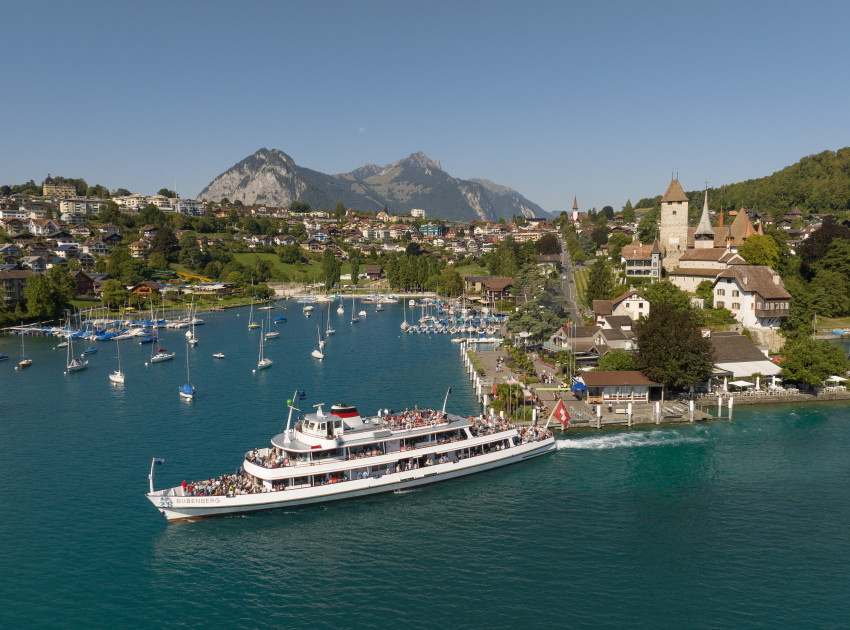 MS Bubenberg vor Spiez