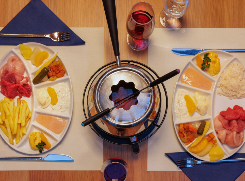 Fondue-Chinoise Gedeck auf dem Schiff