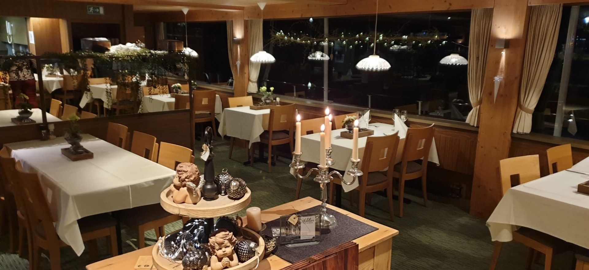 Restaurantschiff Ufem Fluss in Interlaken Ost an der Ländte