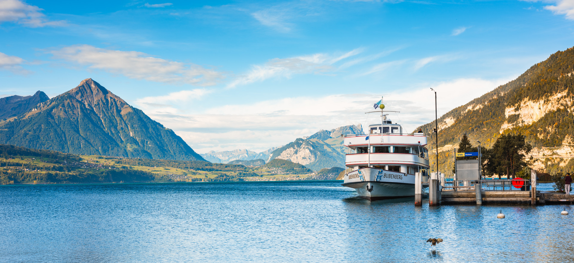 MS Bubenberg auf dem Thunersee mit dem Niesen im Hintergrund