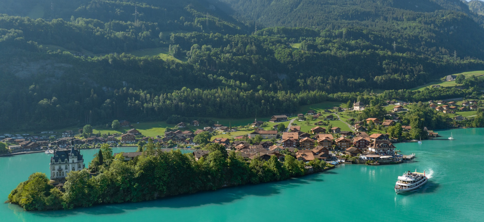 MS Brienz Schiff vor Iseltwald