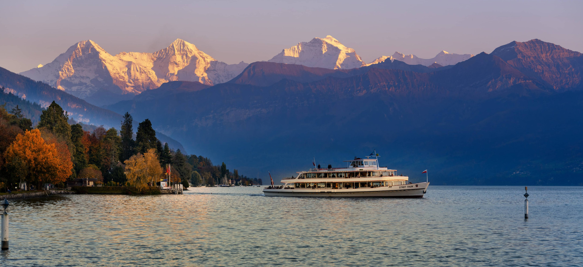 MS Stadt Thun auf dem Thunersee vor Eiger, Mönch und Jungfrau