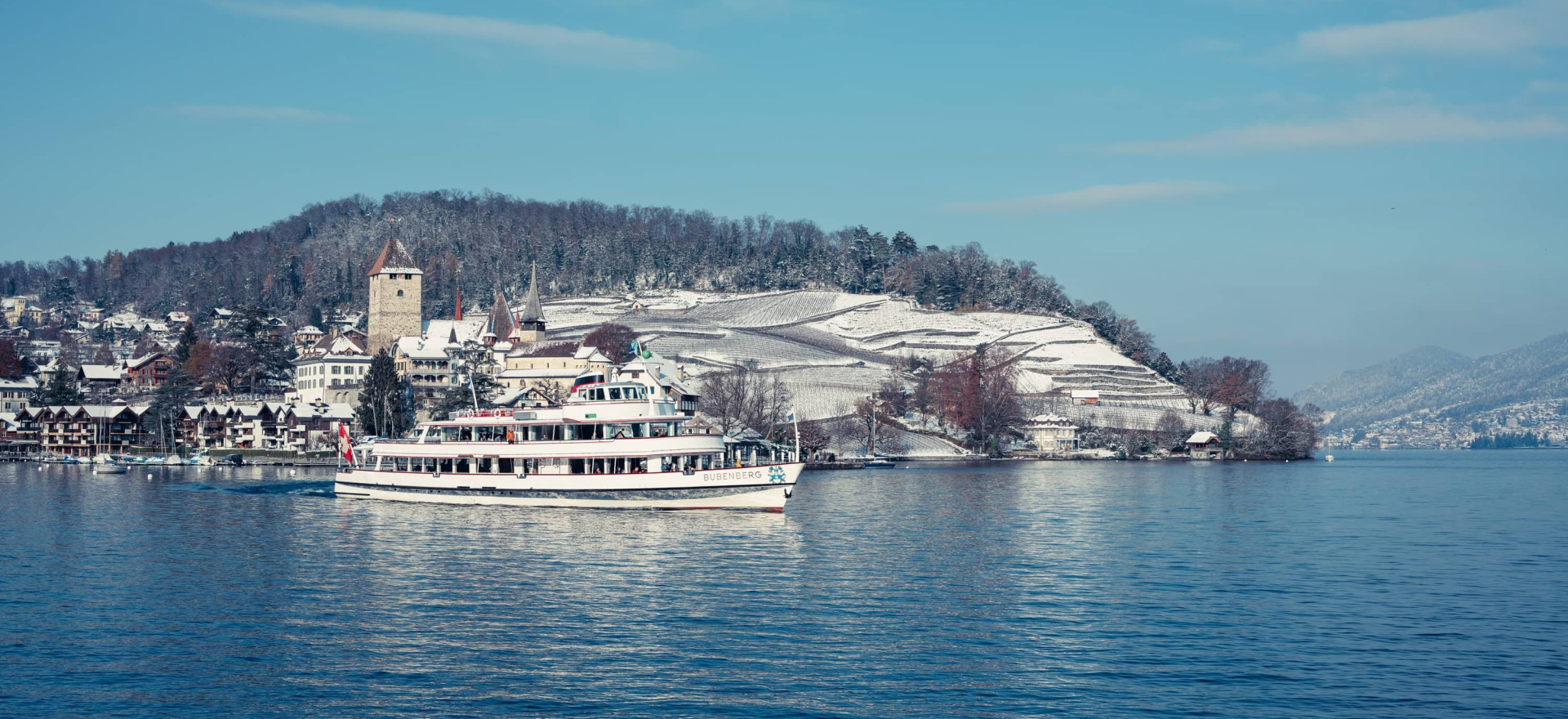 MS Bubenberg vor Spiez im Winter