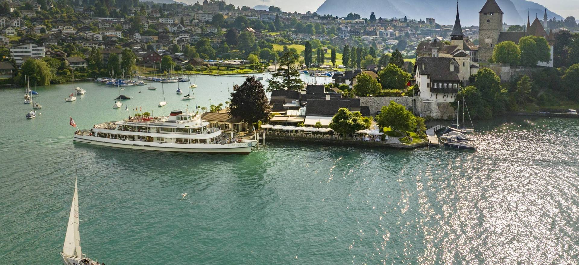 Das MS Bubenberg vor der Ländte Spiez