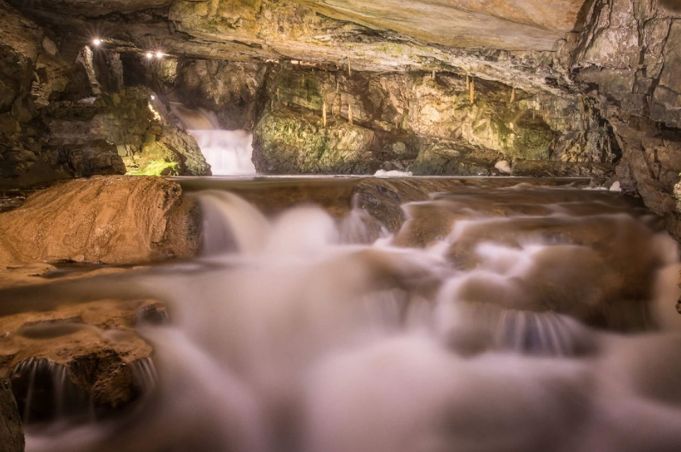 Bild Wasserfall in den St. Beatushöhlen