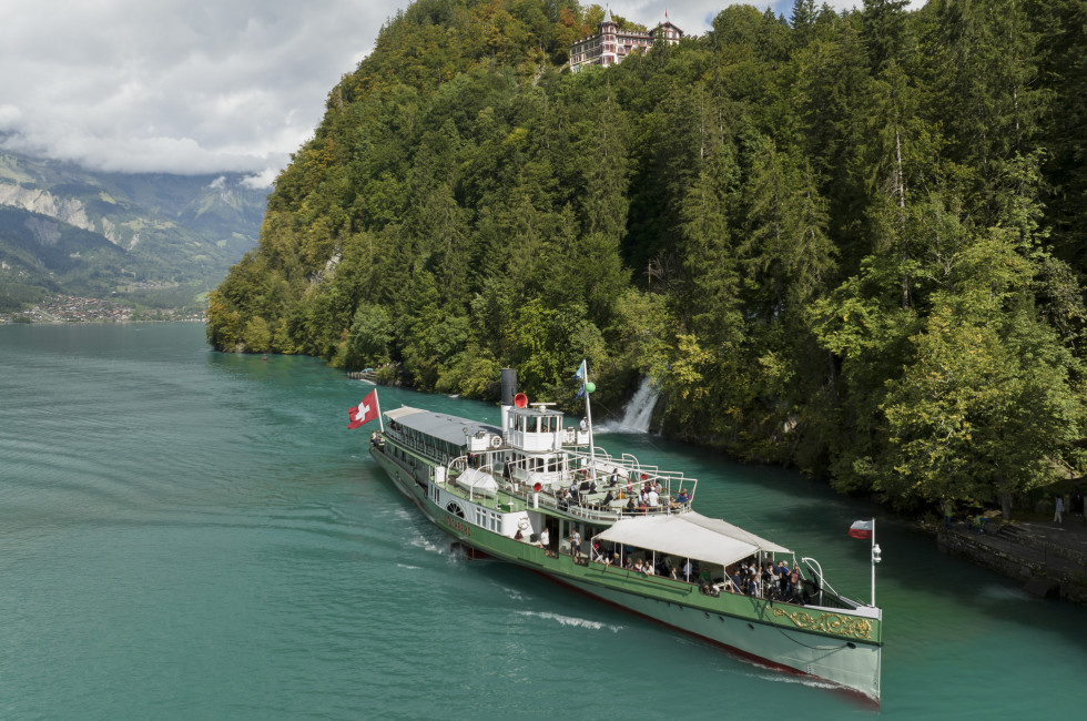 DS Lötschberg vor Grandhotel Giessbach