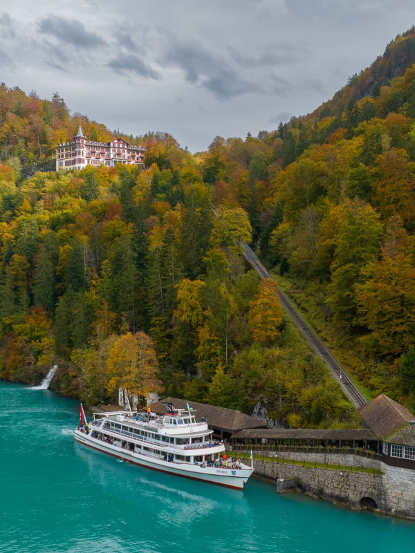 MS Brienz an der Ländte Giessbach auf dem Brienzersee