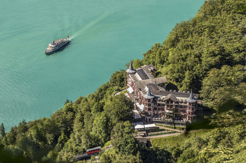 Grandhotel Giessbach und und Schiff aus Vogelperspektive