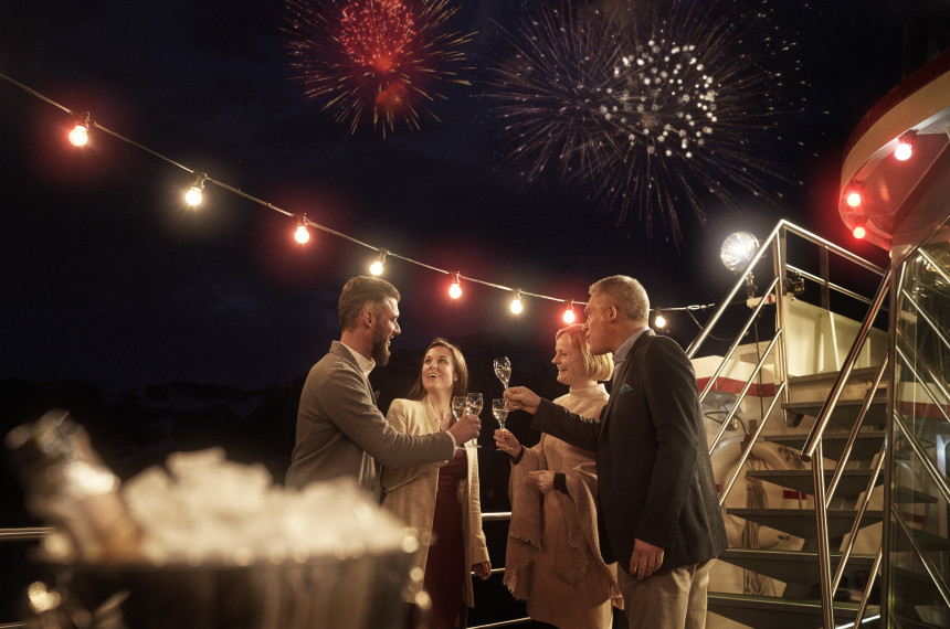 Silvesterschiff MS Schilthorn auf dem Thunersee