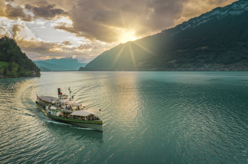 DS Lötschberg auf Brienzersee bei schöner Abendstimmung