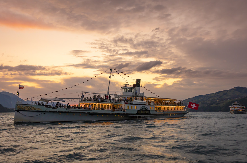 lake brienz cruise bls Flottenparade Thunersee