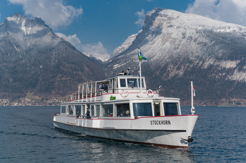 MS Stockhorn im Winter auf dem Thunersee