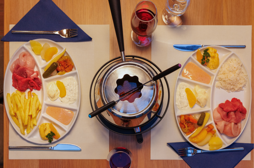 Fondue-Chinoise Gedeck auf dem Schiff