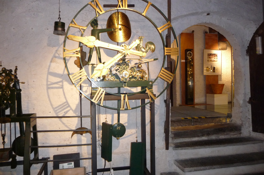 alte Uhr mit römischen Ziffern