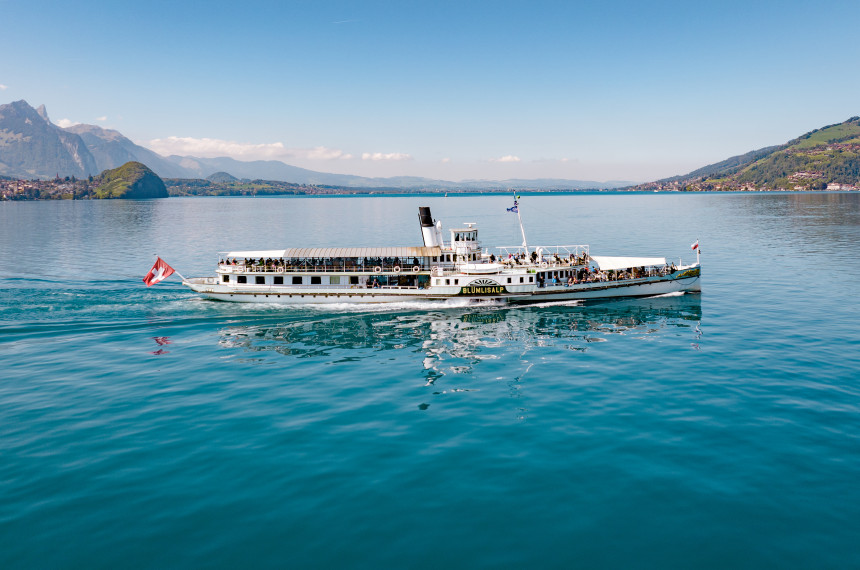 Das Dampfschiff Blümlisalp auf dem Thunersee