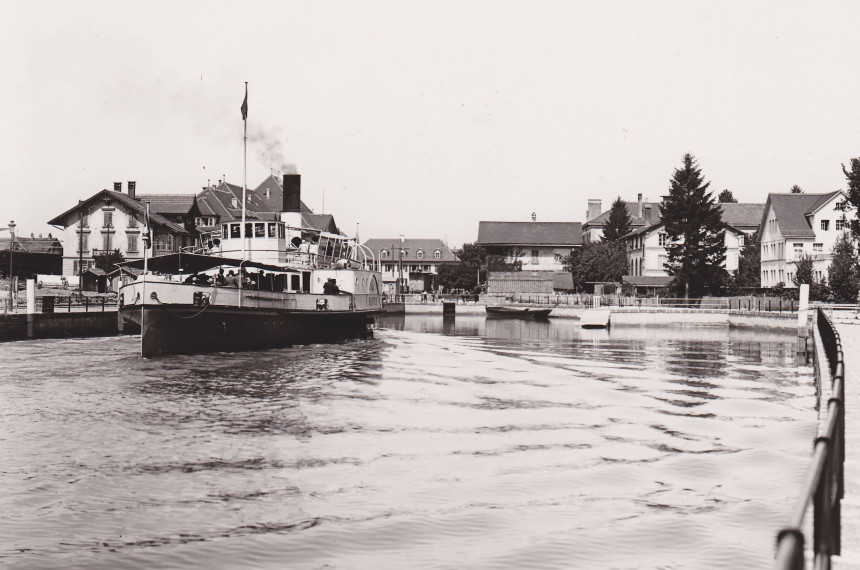 Das DS Beatus an der Ländte am Bahnhof Thun im Jahr 1930