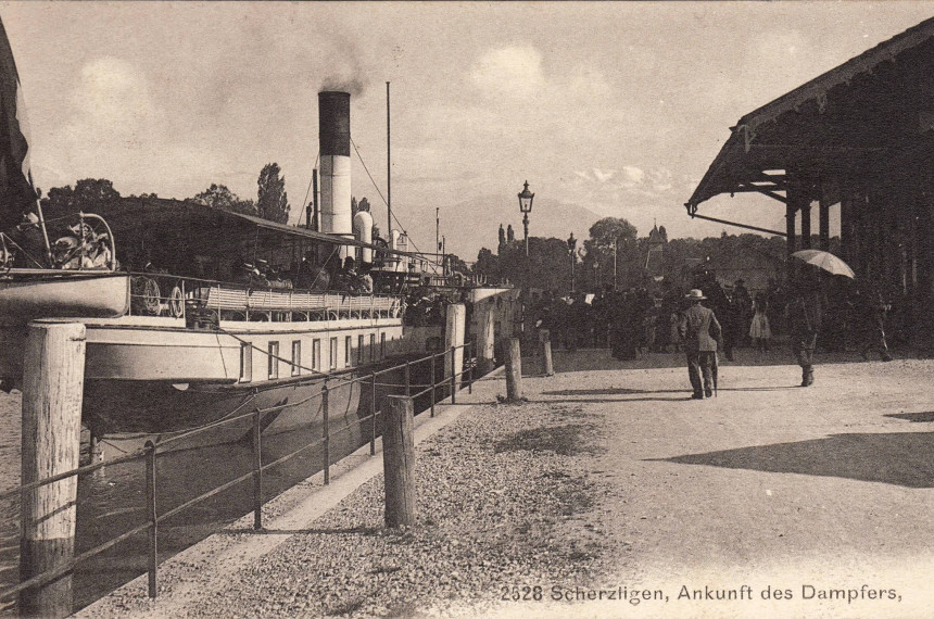 Das Dampfschiff Bubenberg an der Schiffstation Scherzligen