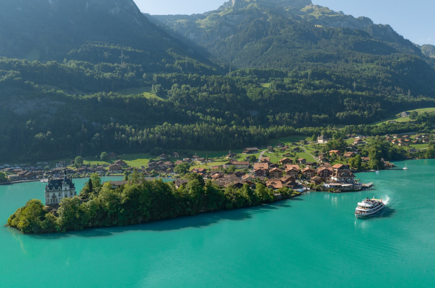 MS Brienz Schiff vor Iseltwald