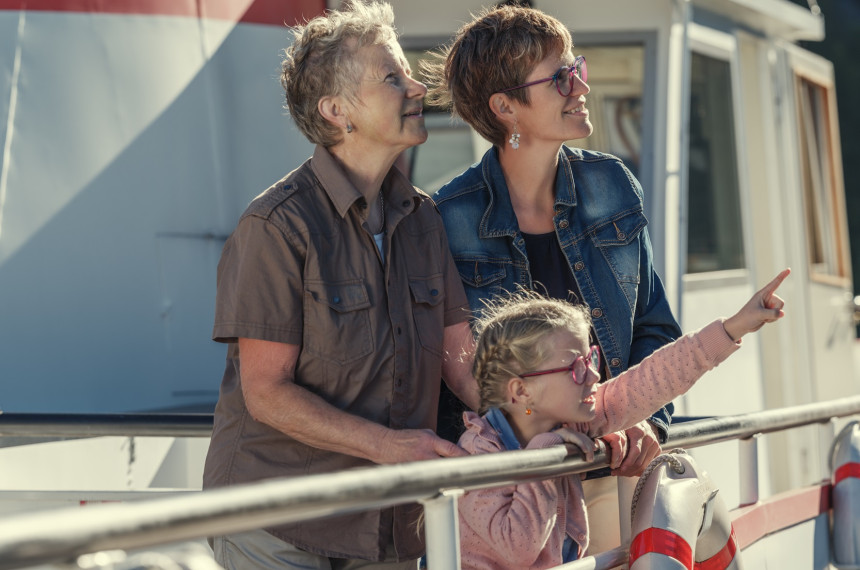Familie auf dem Schiff auf dem Brienzersee