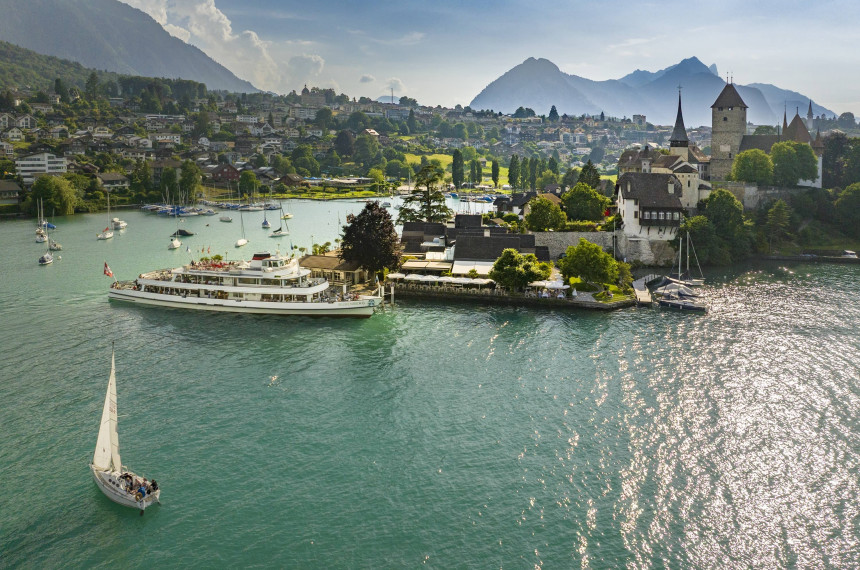 Das MS Bubenberg vor der Ländte Spiez